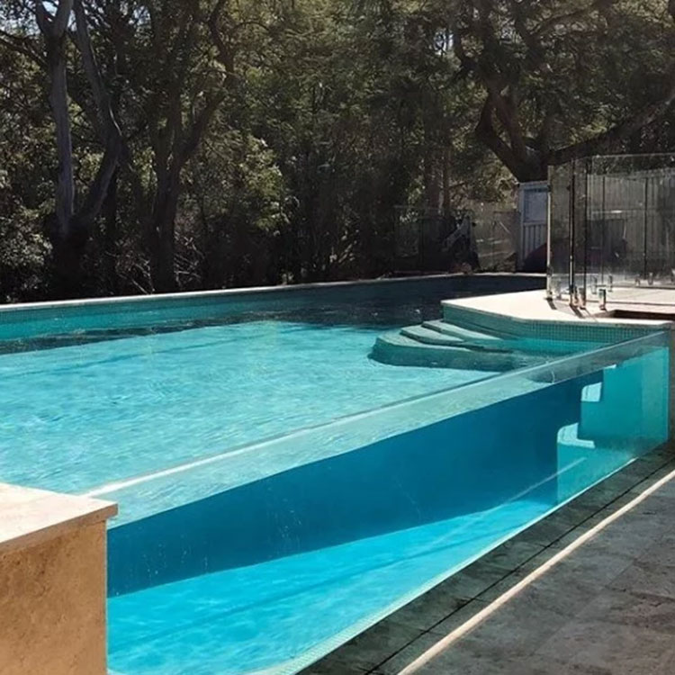 Piscina familiar de acrílico sin bordes